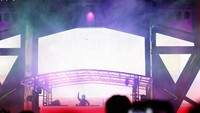 Ia membuka penampilannya dengan intro dari Alone. Foto: Asep Syaifullah