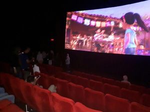 Rasakan Gempa, Warga Jakarta Berhamburan ke Luar Bioskop