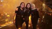 Kemeriahan juga terasa dari balik panggung. Foto: Hanif Hawari