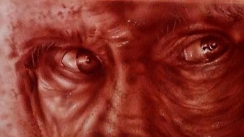 Tak hanya darahnya sendiri, dari ratusan lukisan yang ia buat ada juga darah dari orang lain. (Foto: Rev Mayers)