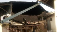 Kerugian akibat rusaknya rumah warga itu ditaksir hingga ratusan juta rupiah.  Foto: dok BPBD Garut