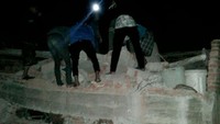 Badan Nasional Penanggulangan Bencana (BNPB) menyatakan sejumlah rumah rusak di Kabupaten Ciamis, Jawa Barat, rusak. Terdapat korban jiwa di wilayah ini. (Twitter @Sutopo_BNPB)