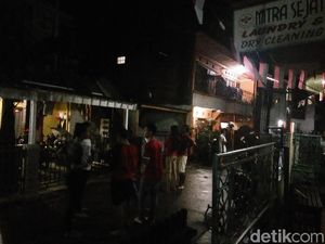 Foto: Kepanikan Warga Akibat Gempa 6,9 SR di Tasikmalaya