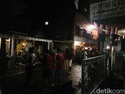 Foto: Kepanikan Warga Akibat Gempa 6,9 SR di Tasikmalaya