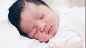 Ini Aga, Bayi Cute dan Jagoan Paling Kecil Enno Lerian