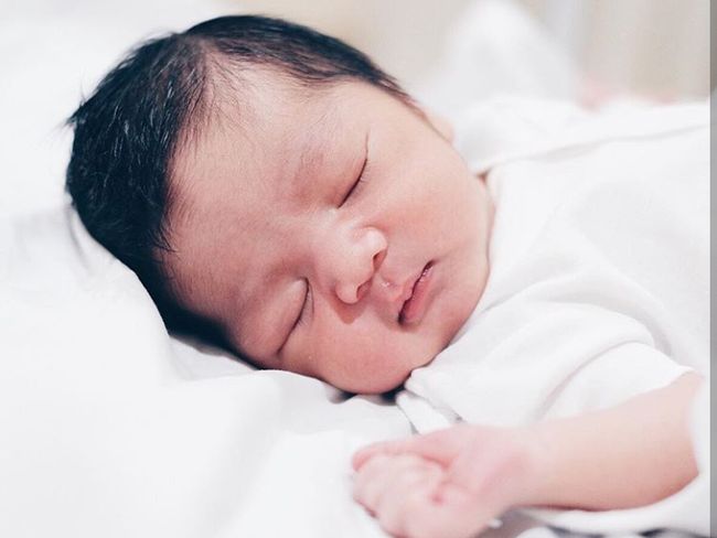 Ini Aga, Bayi Cute dan Jagoan Paling Kecil Enno Lerian