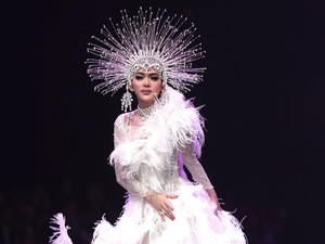 Hebohnya Syahrini Saat Video Call dengan Fans