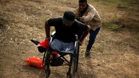 Kementerian Kesehatan Palestina di Gaza mengklaim Thurayeh tewas usai ditembak di bagian kepala oleh seorang penembak jitu Israel. Militer Israel menolak berkomentar secara khusus soal kematian Thurayeh ini. Foto: REUTERS/Mohammed Salem