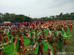 Ribuan Anak TK di Banyuwangi Kompak Tari Gandrung