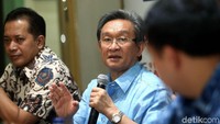 Pengacara Novanto, Maqdir Ismail, sebelumnya meyakini kliennya tak memiliki pengetahuan soal dugaan aliran dana di kasus e-KTP. Dia juga meminta masyarakat tak berasumsi terlalu jauh soal kasus e-KTP.