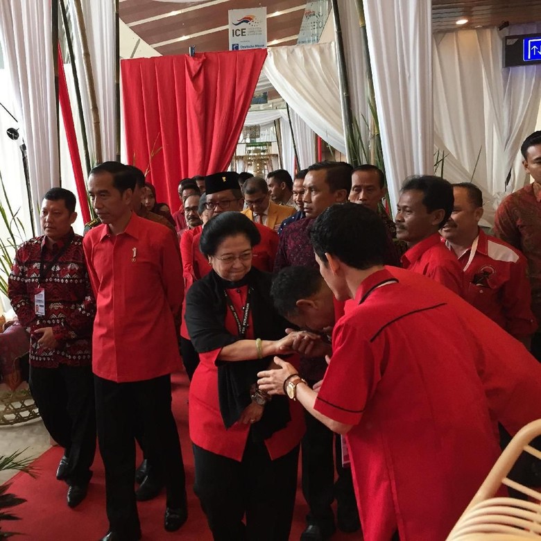 Ditanya soal Pilpres dan Pilkada, Megawati: Lagi Persiapan Ditanya soal Pilpres dan Pilkada, Megawati: Lagi Persiapan