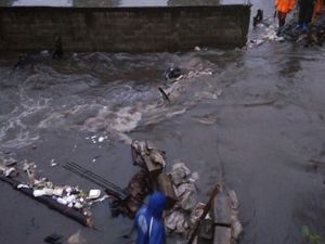 Video: Tanggul Kali Pulo Jebol Lagi, Warga Jati Padang Kebanjiran