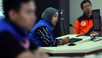 Tiga korban meninggal masing-masing Aminah (80), warga Kota Pekalongan, Jawa Tengah, dan Ibu Hj Dede Lutfi (62), warga Kabupaten Ciamis, Jawa Barat. Mereka meninggal karena tertimpa tembok rumah yang roboh. Sedangkan korban meninggal ketiga adalah Fatimah (34), warga Jambon, Bantul, Yogyakarta.