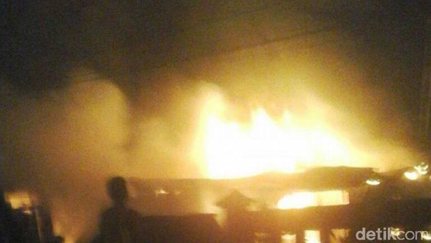 Rumah dan Mobil Warga Pekanbaru ini Ludes Terbakar