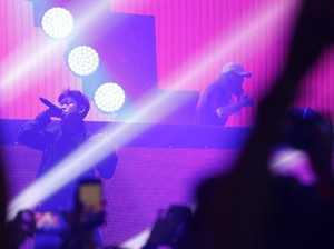 Menyaksikan Rich Brian di The Late Late Show