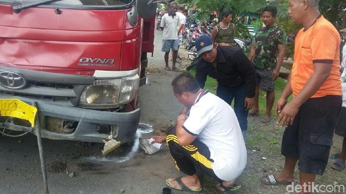 Adu Jangkrik dengan Dump Truk, Dua Pengendara Motor Tewas Terlindas