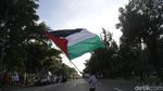 Foto: Kibar Bendera Palestina di Monas