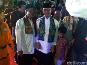 Ajak Anak, Anies: Biar Mereka Lihat Orangtuanya Jadi Warga Betawi