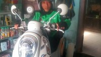 Dengan menerima order demi order ojek online, Dede membuktikan bahwa dirinya mampu. Foto: Dok. Pribadi