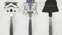 Spatula berbahan silikon ini berbentuk Stormtrooper, R2-D2 dan Darth Vader. Star Wars Flexible Spatula ini dibandrol dengan harga $ 50 atau sekitar Rp 675.000 per satu setnya (isi 3 buah) di website Williams Sonoma. Foto: Istimewa