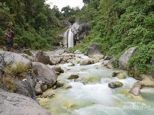 Pesona Mangku Sakti, Air Terjun di Kaki Gunung RInjani