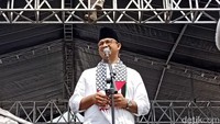 Anies baca puisi berjudul ‘Palestina, Bagaimana Bisa Aku Melupakanmu’ karya Taufik Ismail (Foto: Kanavino Ahmad Rizqo/detikcom)
