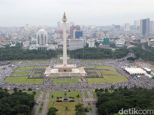 Aksi Bela Palestina di Monas Diawali Subuh Berjemaah