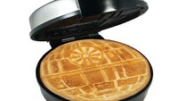 Alat membuat waffle ini juga dapat menghasilkan bentuk unik. Tentu dengan tema Star Wars! Foto: Istimewa
