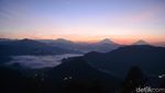 Foto: Bukit Batu Lawe, Spot Sunrise Cantik di Banjarnegara