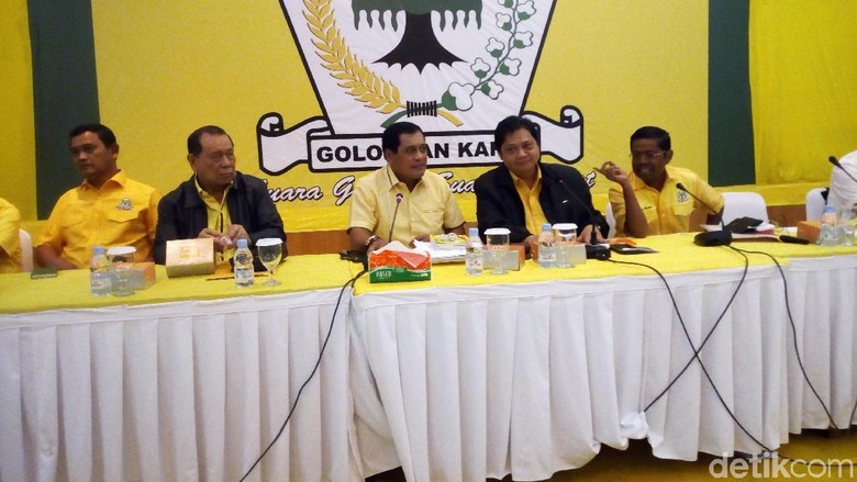 Airlangga Hadiri Rapat Pleno DPP Golkar Airlangga Hadiri Rapat Pleno DPP Golkar