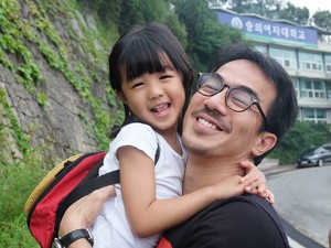 Ternyata Joe Taslim Gampang Panik Saat Anak Sakit