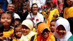 Intip Sri Mulyani Naik Delman Hingga Nyempil di Kerumunan Anak SD