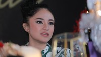 Marshanda tampil cantik saat menghadiri sebuah acara di Altitude, Thamrin, Jakarta Pusat, belum lama ini. Foto: Hanif Hawari