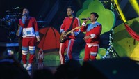 Mager merupakan salah satu lagu yang dibawakan RAN saat mengisi acara ulang tahun ke-16 Transmedia. Foto: Hanif Hawari