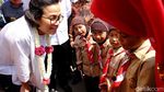 Intip Sri Mulyani Naik Delman Hingga Nyempil di Kerumunan Anak SD