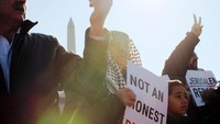Massa menggelar aksi di Ellipse di dekat White House (Foto: Dok. REUTERS/James Lawler Duggan)