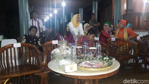 4 anak Anies yakni: Ismail Hakim, Kaisar Hakam, Mikail Azizi, dan Mutiara Annisa