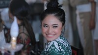 Ia bahkan beberapa kali tertawa bahagia. Foto: Hanif Hawari