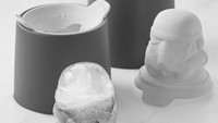 Cetakan es batu berbentuk Stormtrooper juga wajib Anda miliki. Membutuhkan waktu beberapa jam, Stormtrooper Ice Mold Set dijual dengan harga $ 16 atau Rp 216.000. Foto: Istimewa