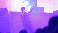 Rich Chigga pun menggeber penonton tanpa jeda dengan sejumlah lagu-lagunya, mulai dari Seventeen, Bankroll yang merupakan kolaborasi antara dirinya Diplo, Young Thug, dan Rich the Kid. Foto: Asep Syaifullah