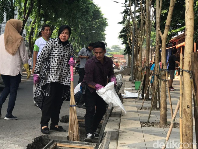 Urutan keempat masih ditempati oleh figur pemerintahan. Tapi kali ini dari jajaran pemerintah daerah. Dialah Wali Kota Surabaya Tri Rismaharini dengan skor 7,4 persen. Kinerjanya sebagai pemimpin kota sempat mendapat pengakuan dunia internasional lewat penghargaan walikota terbaik ketiga di dunia 2015 silam. (Foto: Ist.)