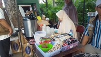 Beberapa komunitas yang membuka posko antara lain Mujahidah Nusaibah, Keluarga Besar Pelajar Islam Indonesia, dan Muslimah Cyber Community (Foto: Zunita Amalia Putri/detikcom)