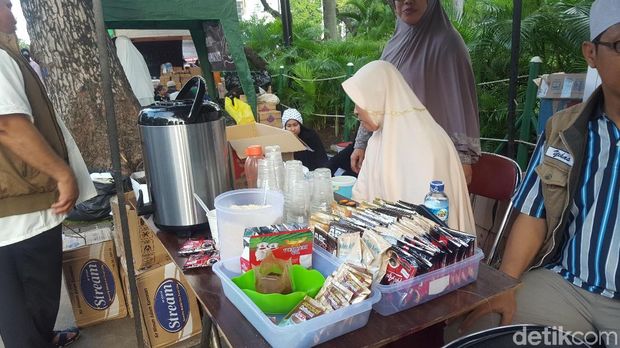 Ada Makanan Hingga Obat-obatan Gratis untuk Massa Aksi Bela Palestina