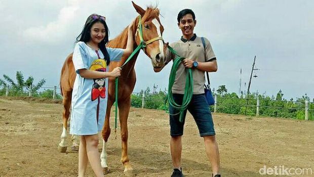 Bripda Sheriff bersantai dengan kekasih/