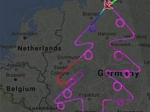 Pesawat Raksasa A-380 Ciptakan Rute Pohon Natal di Angkasa Jerman