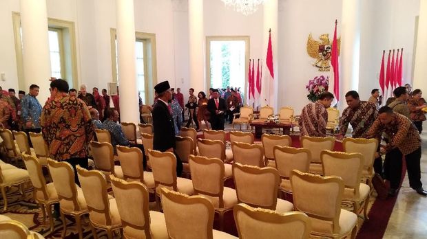 Bogor Hujan, Ratusan Pendonor Darah Masuk Istana Kepresidenan