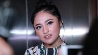 Apa sih yang ditertawakan Marshanda? Foto: Hanif Hawari