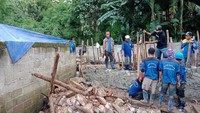 Selan itu, perbaikan tanggul yang dekat Masjid Sabili ini berbeda dengan perbaikan tanggul sebelumnya. Petugas harus memperbaiki mulai dari fondasi tanggul. 