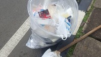 Di luar area monas, tepatnya di Kedubes AS juga ada kantong-kantong sampah yang disiapkan/Foto: Kanavino Ahmad Rizqo