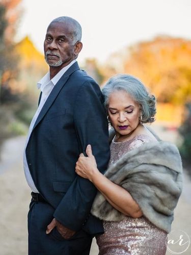  Ada Kisah Haru di Balik Foto Romantis Pasangan yang Telah Menikah 47 Tahun